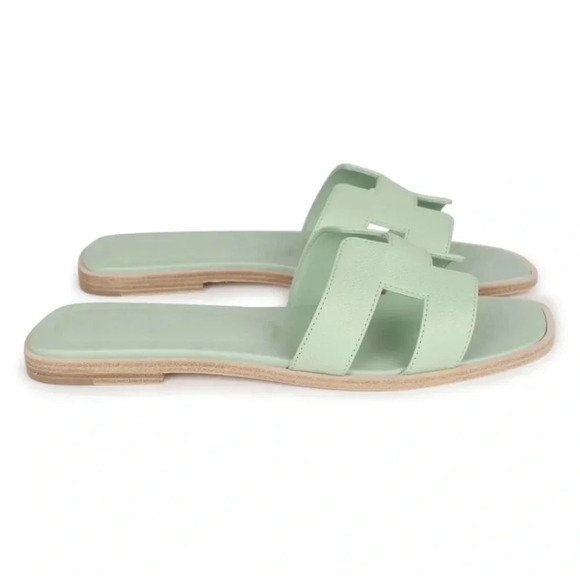 HERMES ORAN SANDALS 
VERT JADE
NEW IN BOX FULL SET - Picture 4 of 11